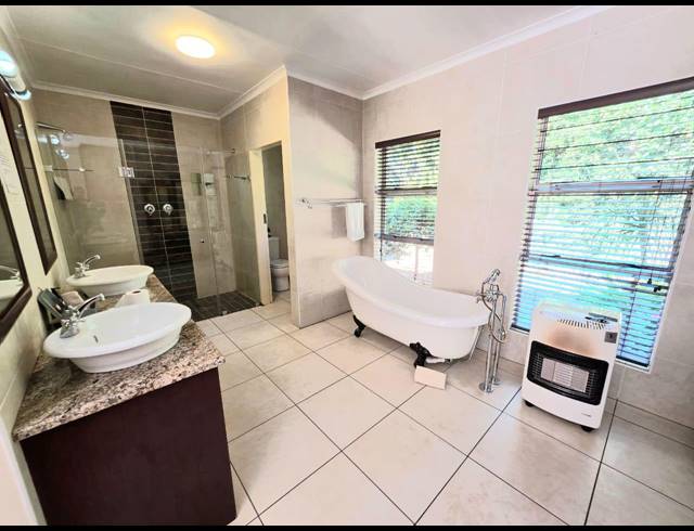 1,836M² GUESTHOUSE FOR SALE IN VANDERBIJLPARK SE 3
